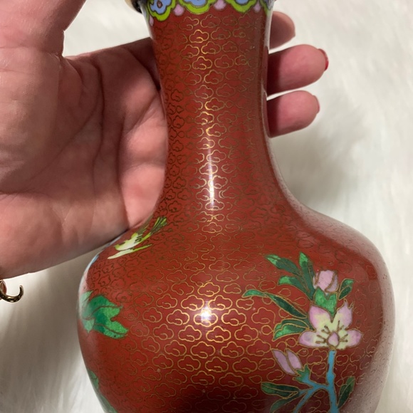 Vintage Chinese Cloisonne Enamel Vase with Floral and Leaf Motifs - Picture 4 of 14